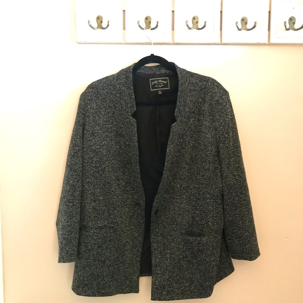 Vintage lucky brand blazer. Great condition! Size XL.